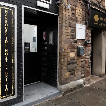 Harbourside Hostel *