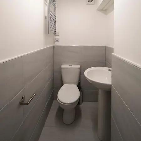 Harbourside Hostel *
