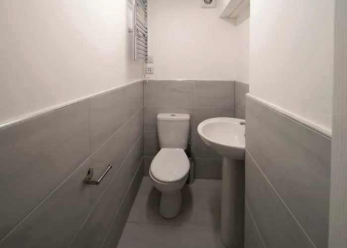 Harbourside Hostel *