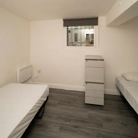 Harbourside Hostel *