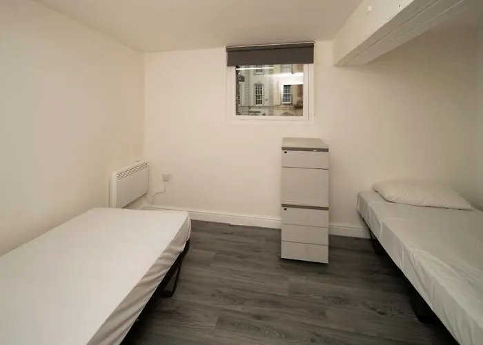 Harbourside Hostel *